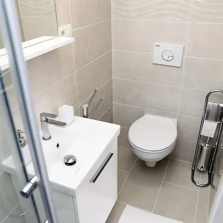 Apartment Androna פיראן